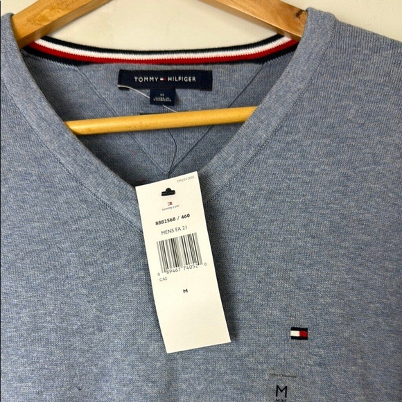 Tommy Hilfiger Blue V-Neck Sweater NWT Size Medium - Picture 2 of 6